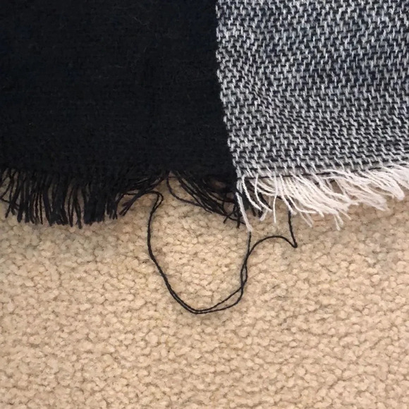 OLD navy black, white and tan shawl - Picture 8 of 9